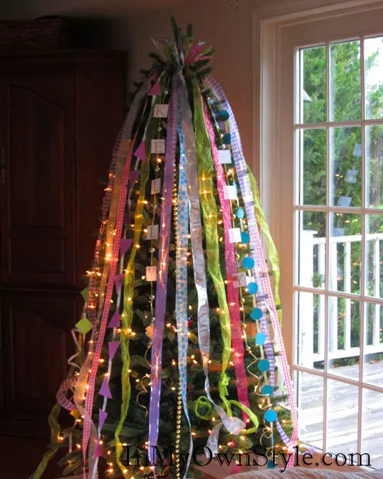 Vertical Ribbons and Tinsels Christmas Tree