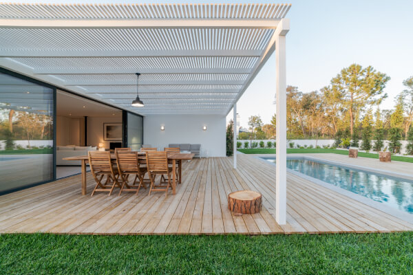 Spacious Deck for Multiple Seating Areas
