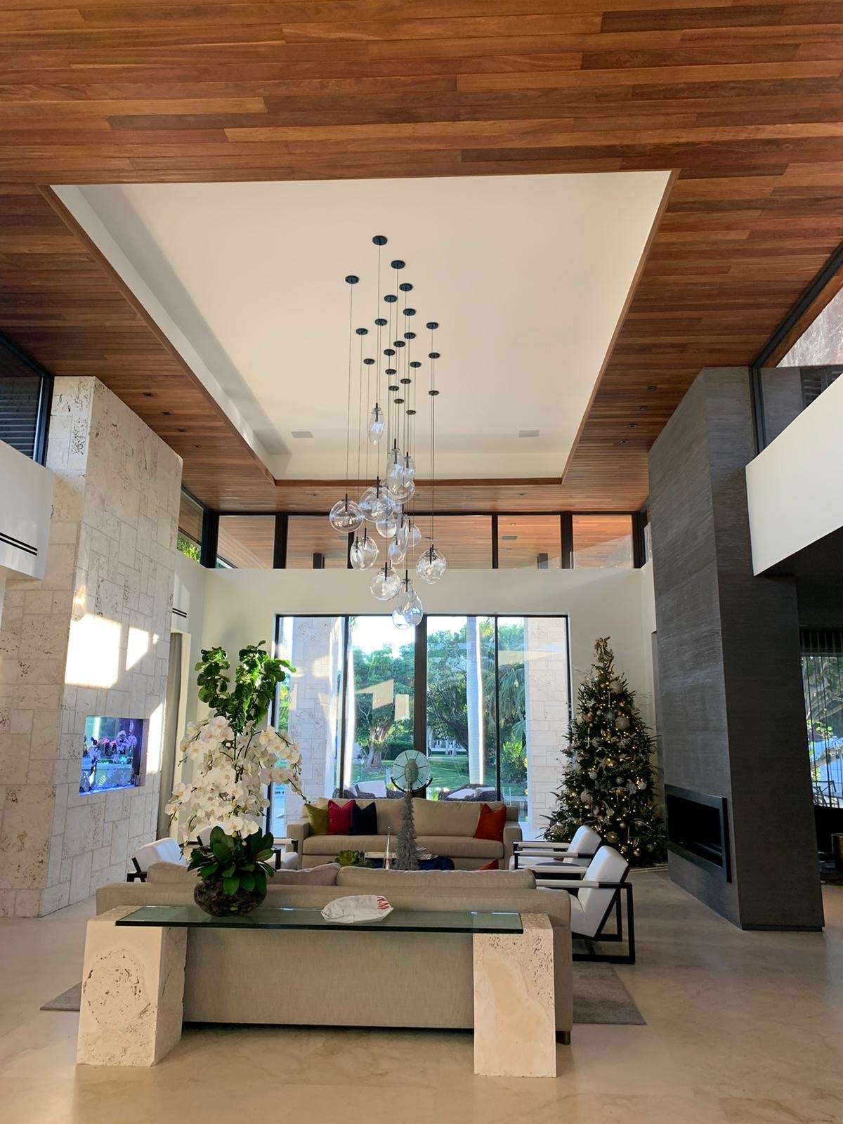 Cumaru Ceiling in livingroom decorated with Christmas tree